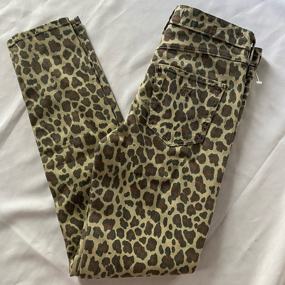 Guess | Animal Print High Rise Jeans NWOT - Picture 2 of 12